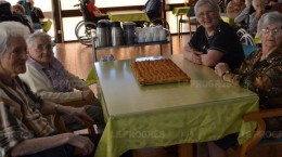 mme-royet-a-fete-son-anniversaire-entouree-de-ses-amies-photo-josiane-poncet-1450251431